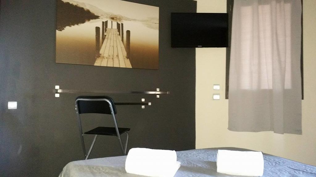 Hotel Paradise Vitrolles  Zimmer foto